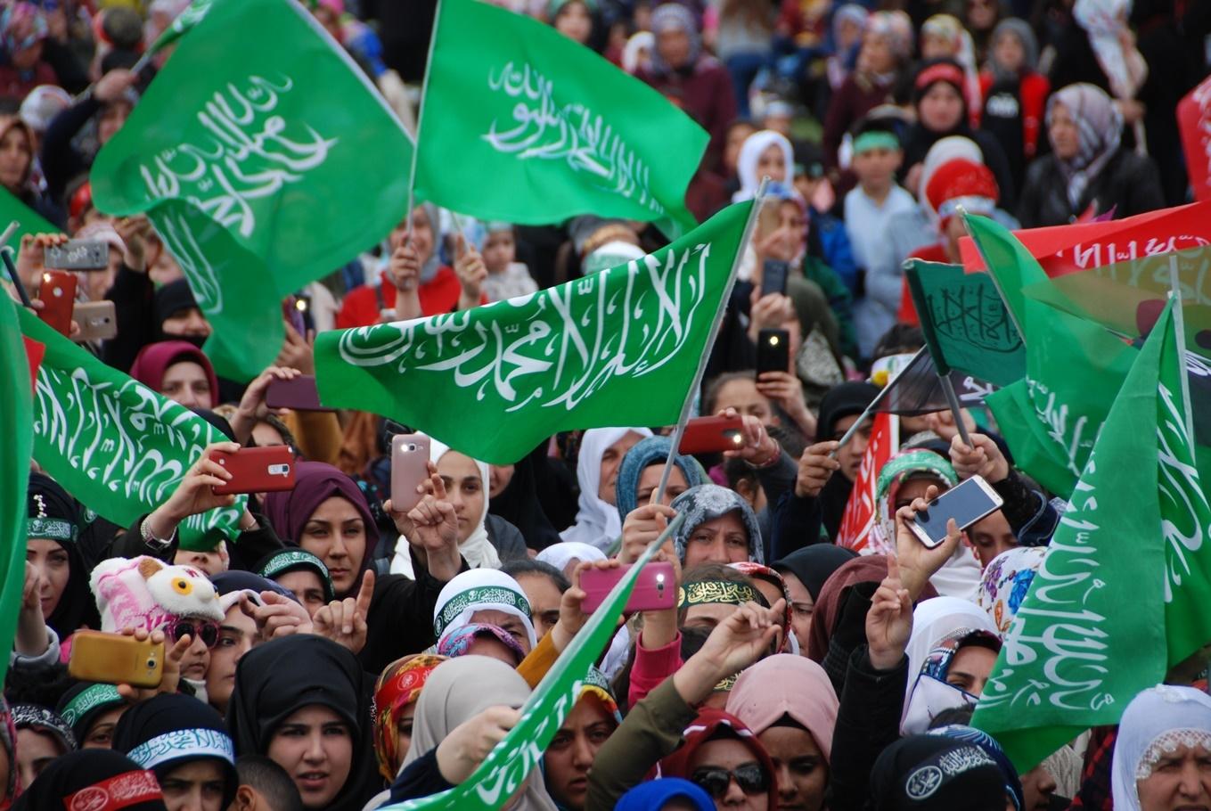 Van’da Muhammed-i sevda on binlerin katılımıyla başladı